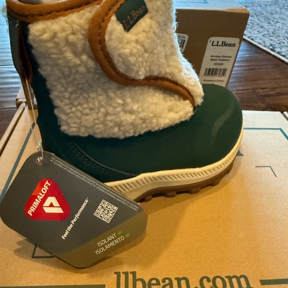 NIB L.L. Bean Toddler' Green and Cream Winter Boots